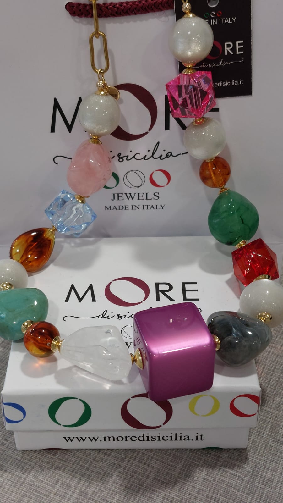 Collana con pietre naturali