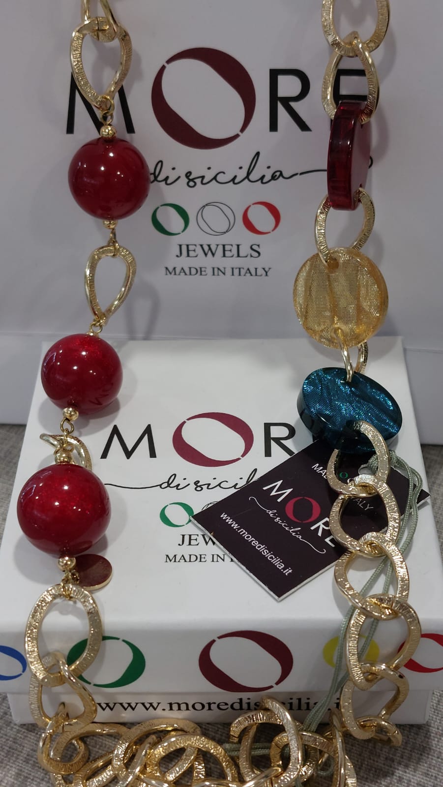 Collana con resina e sfere