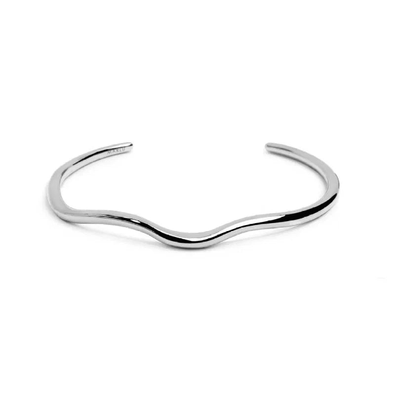Bracciale rigido a forma organica