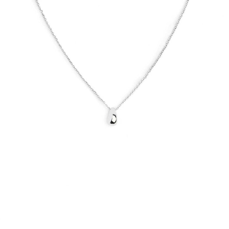 Collana con centrale a forma di goccia