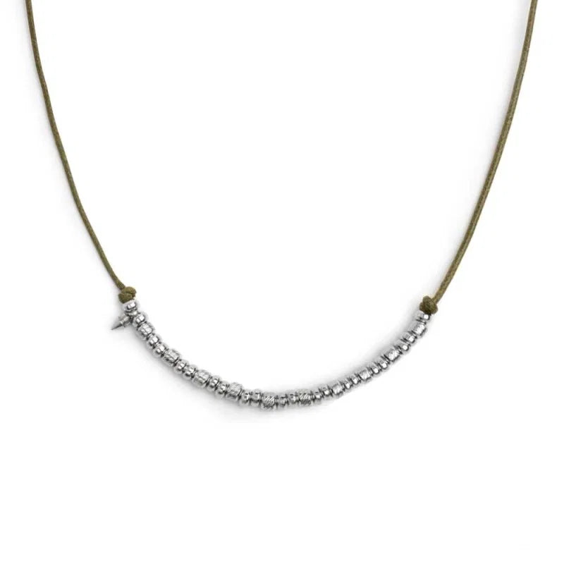 Collana cordino cerato elementi in acciaio e mini spike