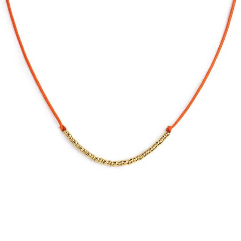Collana cordino con sfere e rondelle al centro
