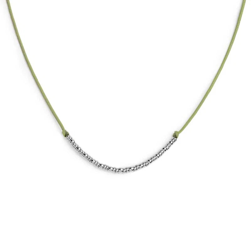 Collana cordino con sfere e rondelle al centro